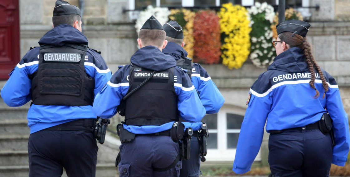 Elle arrivait « en Porsche à la brigade » : une gendarme accusée d’avoir soutiré un million d’euros à un riche retraité