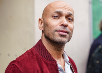 Éric Judor (57 ans) face à la maladie de Charcot : "Il ne peut plus parler, plus marcher", ému, il donne des nouvelles peu réjouissantes de son ami 11 Éric Judor (57 ans) face à la maladie de Charcot : "Il ne peut plus parler, plus marcher", ému, il donne des nouvelles peu réjouissantes de son ami Éric Judor (57 ans) face à la maladie de Charcot : « Il ne peut plus parler, plus marcher », ému, il donne des nouvelles peu réjouissantes de son ami