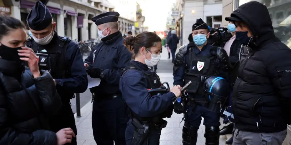 Le préfet de police de Paris appelle à prendre des mesures immédiates de « vigilance accrue » 3 Le préfet de police de Paris appelle à prendre des mesures immédiates de « vigilance accrue » Le préfet de police de Paris appelle à prendre des mesures immédiates de « vigilance accrue »