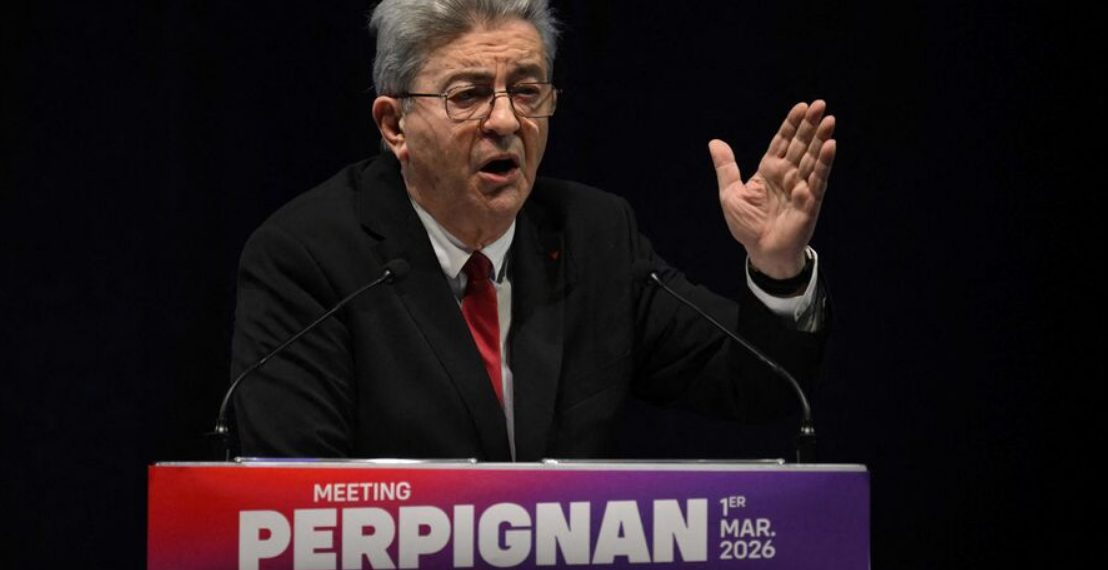 Jean-Luc Mélenchon se dit « désolé » d&rsquo;avoir « déformé par erreur » le nom de Glucksmann, comme ceux d&rsquo;autres personnalités