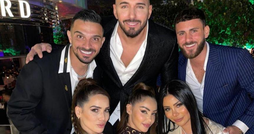 "On les fait payer jusqu'au dernier centime": le rapatriement des influenceurs français à Dubaï divise 3 "On les fait payer jusqu'au dernier centime": le rapatriement des influenceurs français à Dubaï divise « On les fait payer jusqu’au dernier centime »: le rapatriement des influenceurs français à Dubaï divise