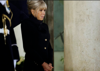« Elle ne peut pas se déplacer » : Brigitte Macron opérée « en urgence », qu’arrive-t-il à la Première dame ?