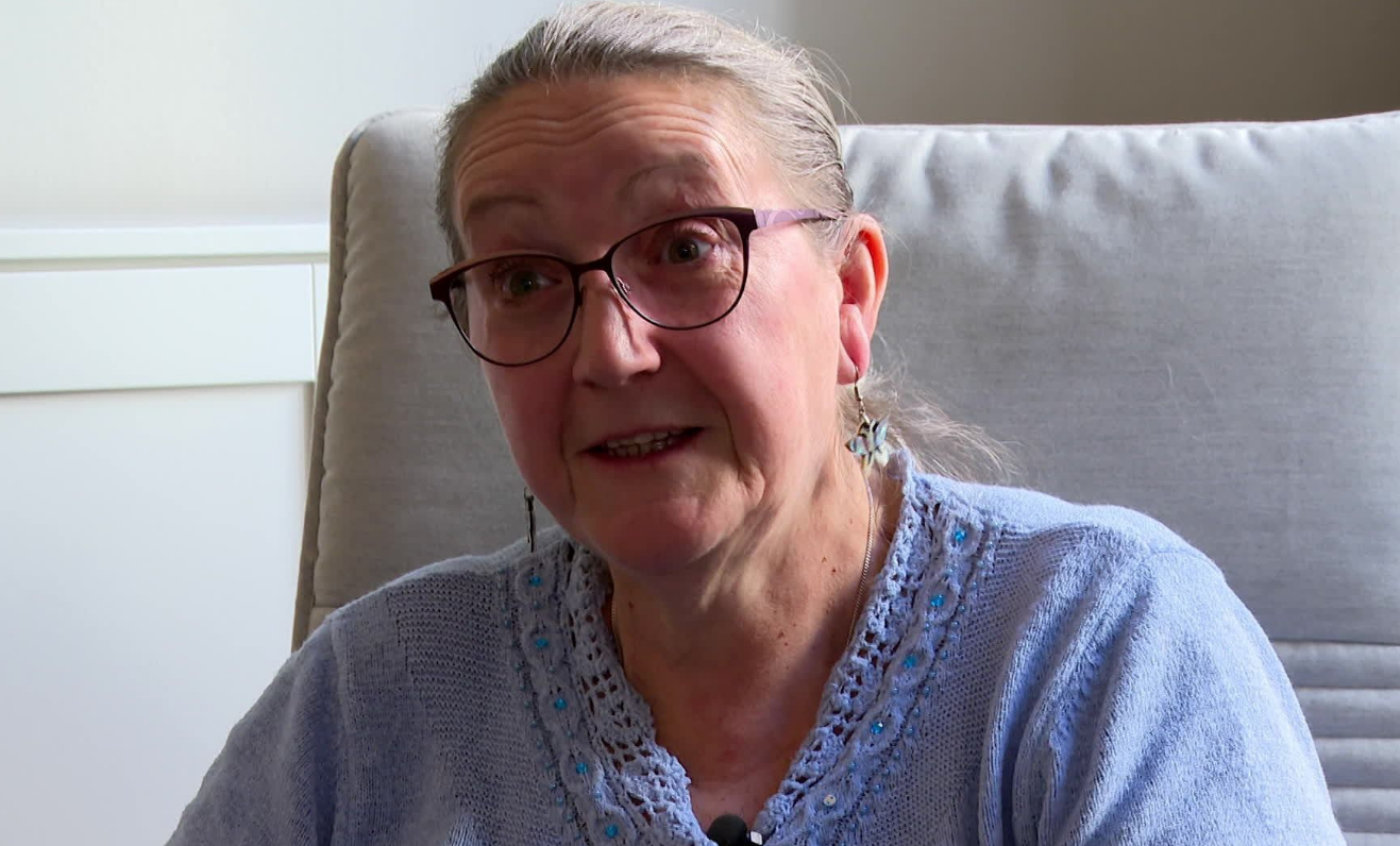 "Le verdict est tombé quand je n'ai pas pu lever la jambe pour monter dans ma voiture", raconte Dolores, atteinte d'un cancer du côlon 4 "Le verdict est tombé quand je n'ai pas pu lever la jambe pour monter dans ma voiture", raconte Dolores, atteinte d'un cancer du côlon Capture decran 2026 03 04 214343