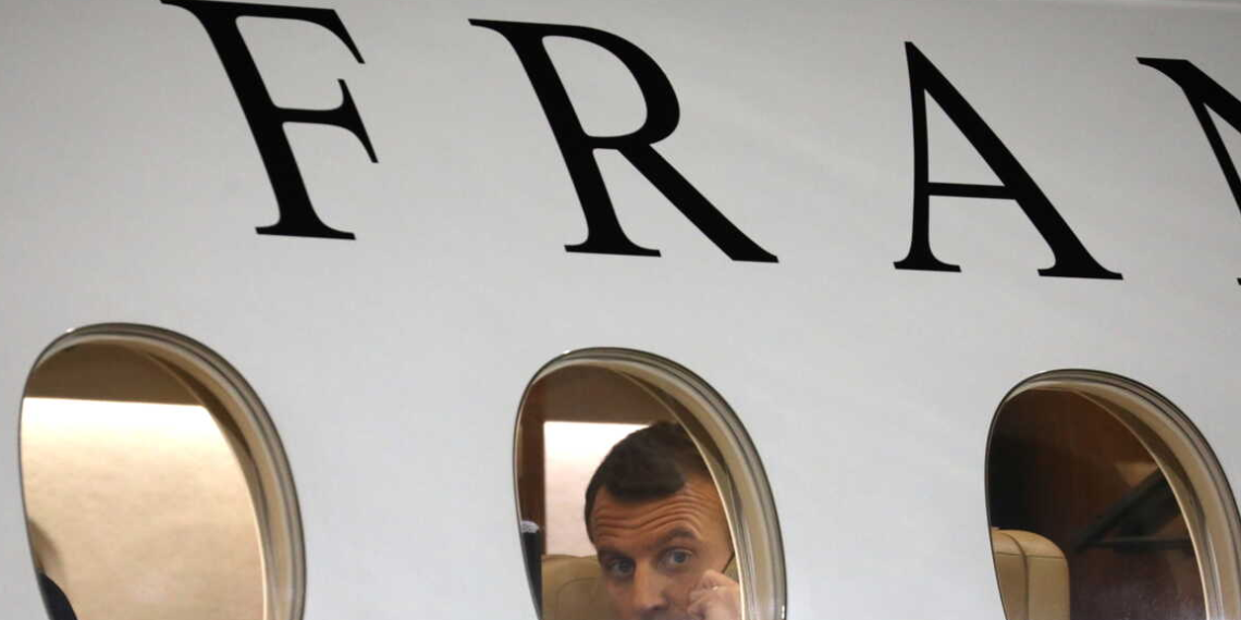 « Air Macron One » : visite guidée de l&rsquo;avion présidentiel dans lequel Emmanuel Macron embarque pour 20.000€ l&rsquo;heure de vol