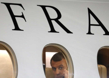 "Air Macron One" : visite guidée de l'avion présidentiel dans lequel Emmanuel Macron embarque pour 20.000€ l'heure de vol 15 "Air Macron One" : visite guidée de l'avion présidentiel dans lequel Emmanuel Macron embarque pour 20.000€ l'heure de vol « Air Macron One » : visite guidée de l’avion présidentiel dans lequel Emmanuel Macron embarque pour 20.000€ l’heure de vol