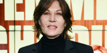 Mathilde Seigner (58 ans) anxieuse dans son propre pays : « Je trouve les Français soumis alors que… »