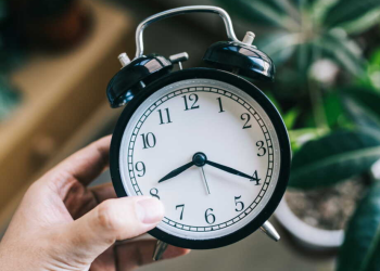 Passage à l&rsquo;heure d&rsquo;été 2026 : ce pays européen dit adieu au changement d’heure pour de bon, la France pourrait-elle suivre ?