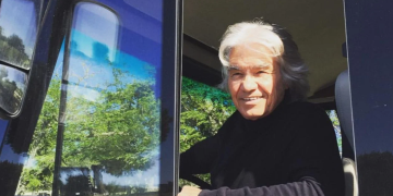Daniel Guichard, 76 ans : « Je vais partout en France avec mon camping-car », le chanteur change de vie