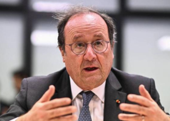 « Tu as une allure de vieux préfet » : cette phrase cinglante adressée à François Hollande qui refait surface