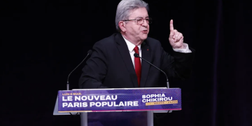 « Elle, c&rsquo;est Trump à Paris »: Jean-Luc Mélenchon estime que la candidate aux municipales Sarah Knafo est « dangereuse »