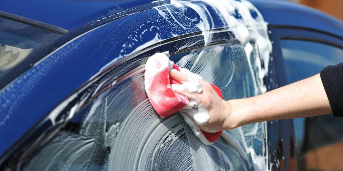 Pourquoi est-il strictement interdit de laver sa voiture chez soi, dans son garage ou son jardin ?