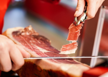 Alerte à la listériose en France : deux décès et dix autres personnes contaminées, de la charcuterie retirée de la vente