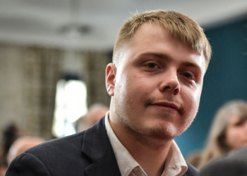 « Libre et millionnaire » : Louis Boyard attaque le policier auteur du tir contre Nahel