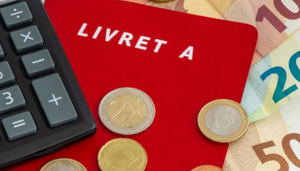 « Les économies d&rsquo;une vie » : sa banque clôture son Livret A ouvert par ses parents en 1975, il voit son argent partir en fumée