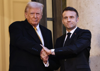 Donald Trump tacle Emmanuel Macron « bientôt renvoyé de son bureau »
