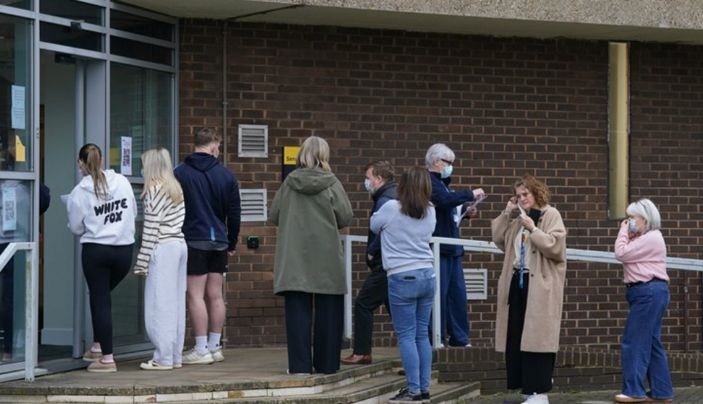 Un Français, de retour d&rsquo;Angleterre où sévit une épidémie de méningite, a été hospitalisé