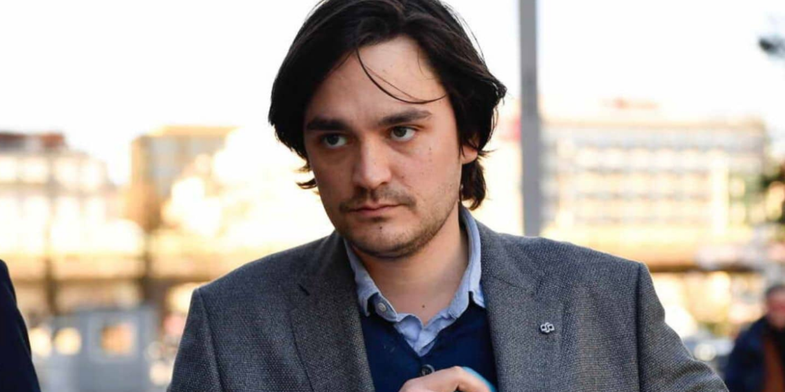 Procès des fils Delon : Alain-Fabien rappelé à l’ordre en plein tribunal pour une attitude déplacée