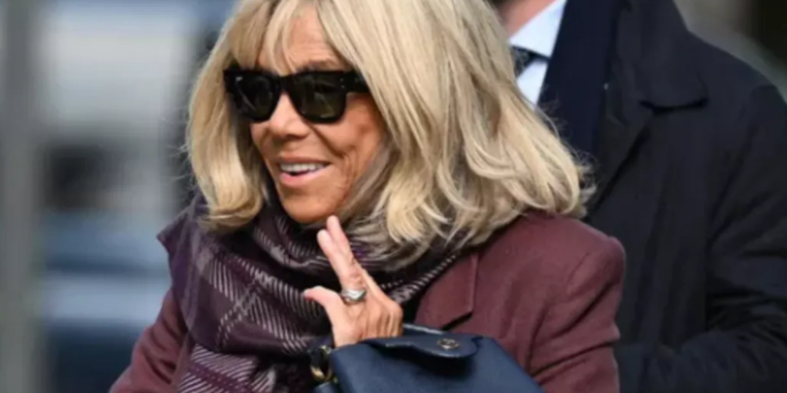 Brigitte Macron sous le feu des critiques pour un accessoire au prix vertigineux !