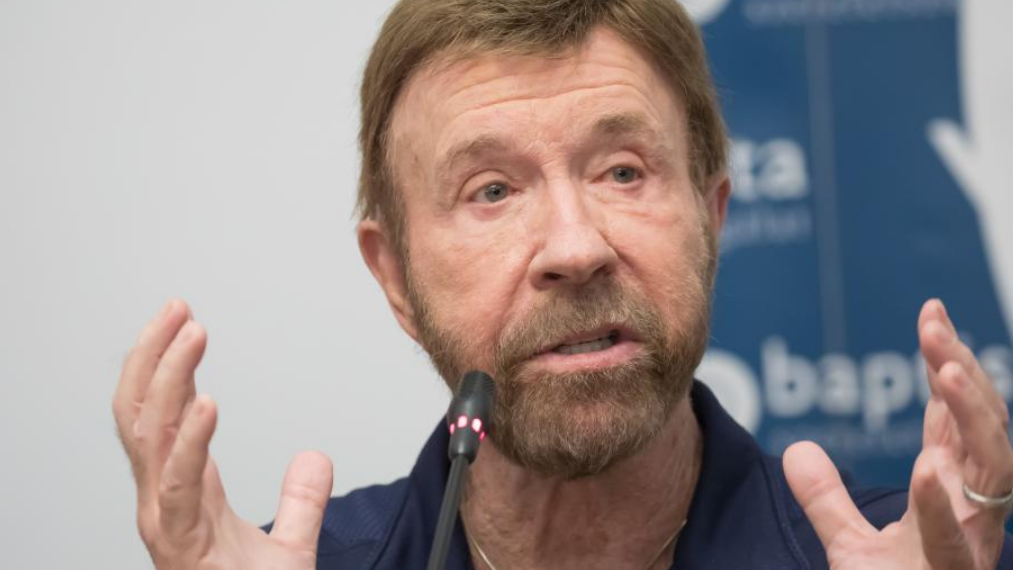 Chuck Norris au plus mal ? L’acteur de 86 ans a été hospitalisé d’urgence après un malaise