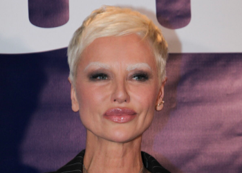 « Je ne veux plus me taire » : Adriana Karembeu accuse le père de sa fille de comportements graves…