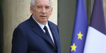 Battu à Pau, François Bayrou annonce à Emmanuel Macron qu’il redevient Premier ministre