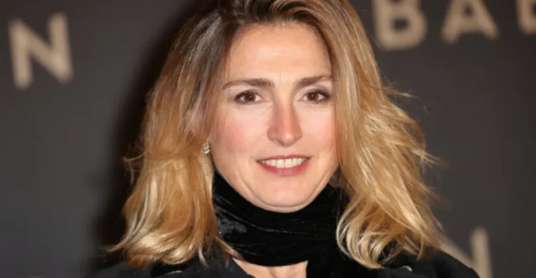 Pourquoi Julie Gayet était absente aux funérailles de Bruno Salomone ? 3 Pourquoi Julie Gayet était absente aux funérailles de Bruno Salomone ? Pourquoi Julie Gayet était absente aux funérailles de Bruno Salomone ?