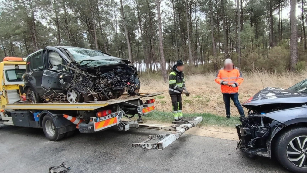 Une fillette de 3 ans perd la vie dans une collision frontale entre deux voitures en Indre-et-Loire 3 Une fillette de 3 ans perd la vie dans une collision frontale entre deux voitures en Indre-et-Loire Une fillette de 3 ans perd la vie dans une collision frontale entre deux voitures en Indre-et-Loire