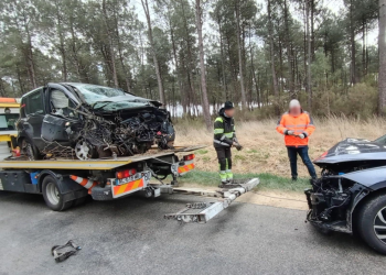 Une fillette de 3 ans perd la vie dans une collision frontale entre deux voitures en Indre-et-Loire
