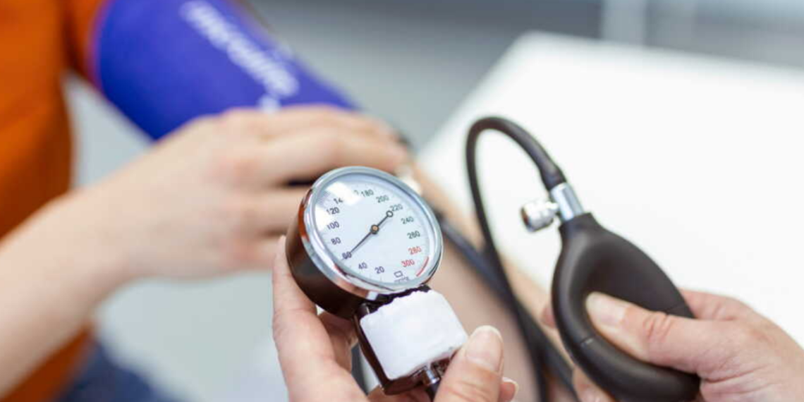 L’erreur à ne pas faire au réveil si vous souffrez d’hypertension, selon ce cardiologue 3 L’erreur à ne pas faire au réveil si vous souffrez d’hypertension, selon ce cardiologue L’erreur à ne pas faire au réveil si vous souffrez d’hypertension, selon ce cardiologue