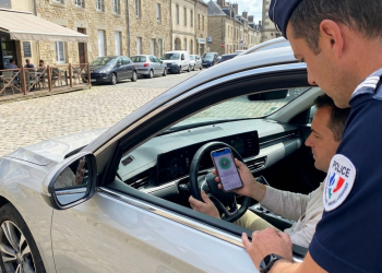 Cette nouvelle réglementation en avril 2026 vous oblige à avoir ce document sur votre smartphone, sous peine de recevoir une amende de 135 €