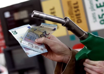 Prix du carburant : Sébastien Lecornu annonce un « chèque énergie » de 153 euros pour 3,8 millions de foyers