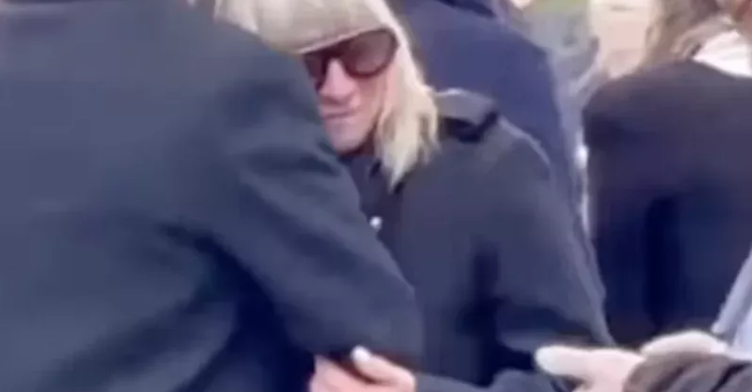 Christine Bravo Christine Bravo craque face au cercueil