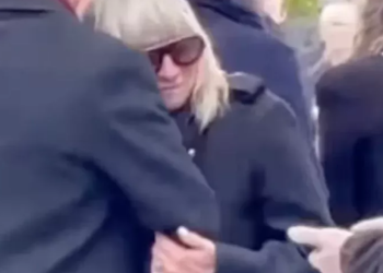 Christine Bravo Christine Bravo craque face au cercueil