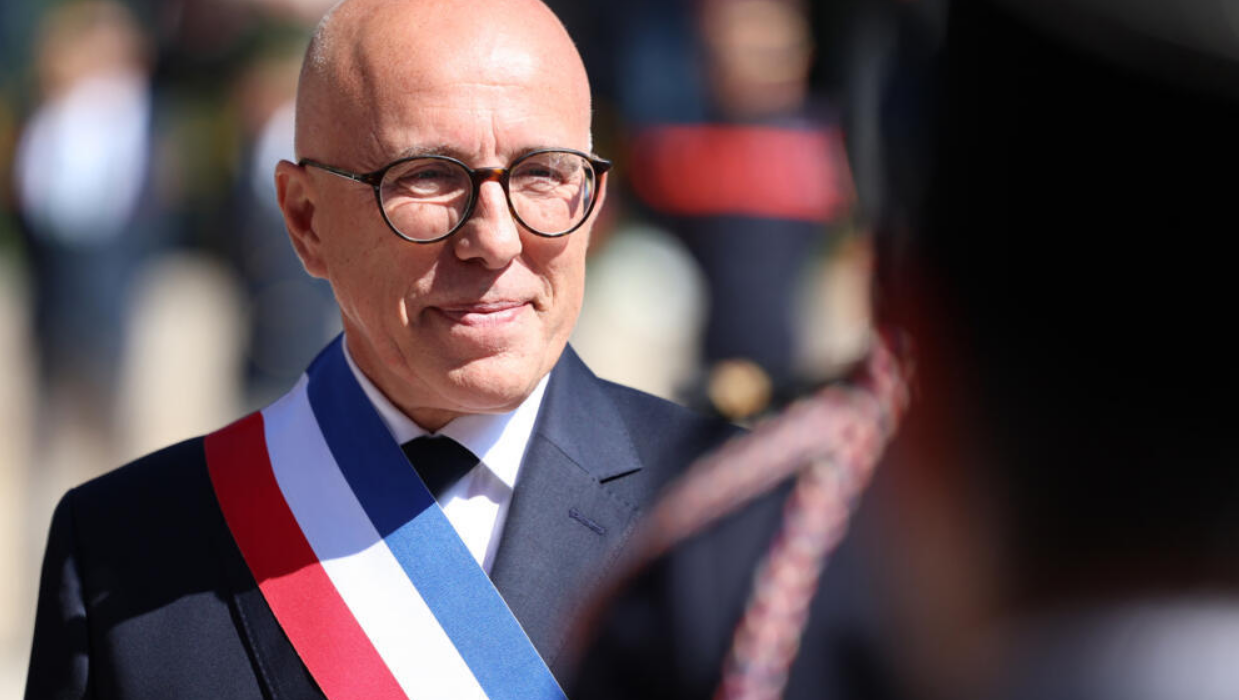 « Depuis quelques instants… » : pourquoi ce détail sur l’écharpe d’Éric Ciotti qui a déclenché une remarque en plein conseil municipal 3 « Depuis quelques instants… » : pourquoi ce détail sur l’écharpe d’Éric Ciotti qui a déclenché une remarque en plein conseil municipal Capture decran 2026 03 31 170527