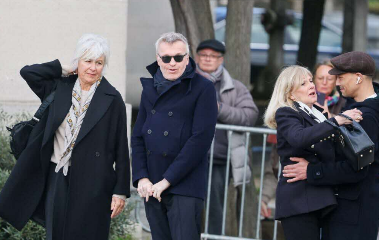 Obsèques d’Isabelle Mergault : Laurent Ruquier, Michèle Bernier, Christine Bravo, Jean-Luc Reichmann... De nombreuses personnalités venues lui rendre hommage 4 Obsèques d’Isabelle Mergault : Laurent Ruquier, Michèle Bernier, Christine Bravo, Jean-Luc Reichmann... De nombreuses personnalités venues lui rendre hommage Capture decran 2026 03 31 171940