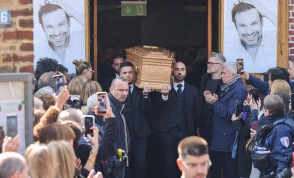 Bruno Salomone : en pleine cérémonie, cette blague d’Éric Collado a amusé l’assemblée 3 Bruno Salomone : en pleine cérémonie, cette blague d’Éric Collado a amusé l’assemblée Bruno Salomone : en pleine cérémonie, cette blague d’Éric Collado a amusé l’assemblée