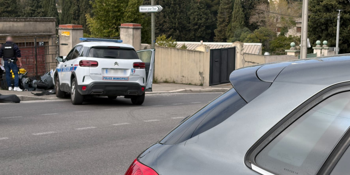 Un motard grièvement blessé après avoir été percuté par une voiture de police municipale lors d'un refus d'obtempérer 3 Un motard grièvement blessé après avoir été percuté par une voiture de police municipale lors d'un refus d'obtempérer Un motard grièvement blessé après avoir été percuté par une voiture de police municipale lors d’un refus d’obtempérer