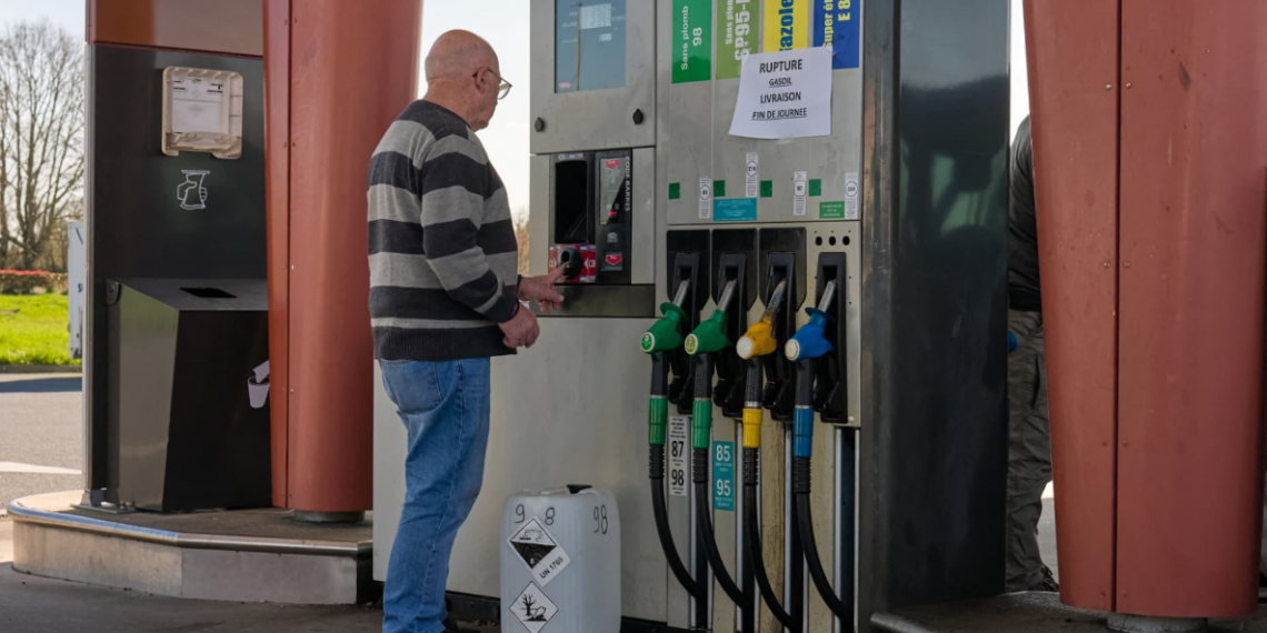 Pénurie de carburants en France : 70% des stations n’ont plus de SP95, pas de gazole dans 20 % des points de vente… Le point ce lundi