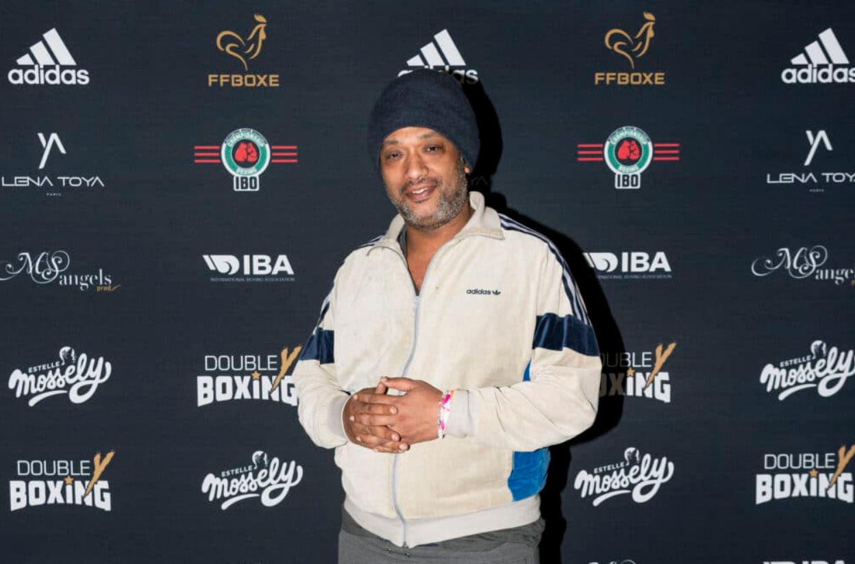 Méconnaissable, Doc Gynéco filmé dans la rue par un fan, la vidéo devient virale 3 Méconnaissable, Doc Gynéco filmé dans la rue par un fan, la vidéo devient virale Capture decran 2026 04 08 124106