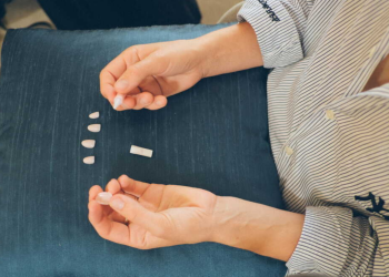 « Ils ne voulaient me donner aucune information » : son bébé d&rsquo;un an décède étouffé par un faux ongle, on interdit à la mère d&rsquo;assister à ses obsèques