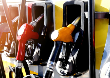 L&rsquo;Etat promet que le prix du carburant baissera « aussi vite qu&rsquo;il est monté »