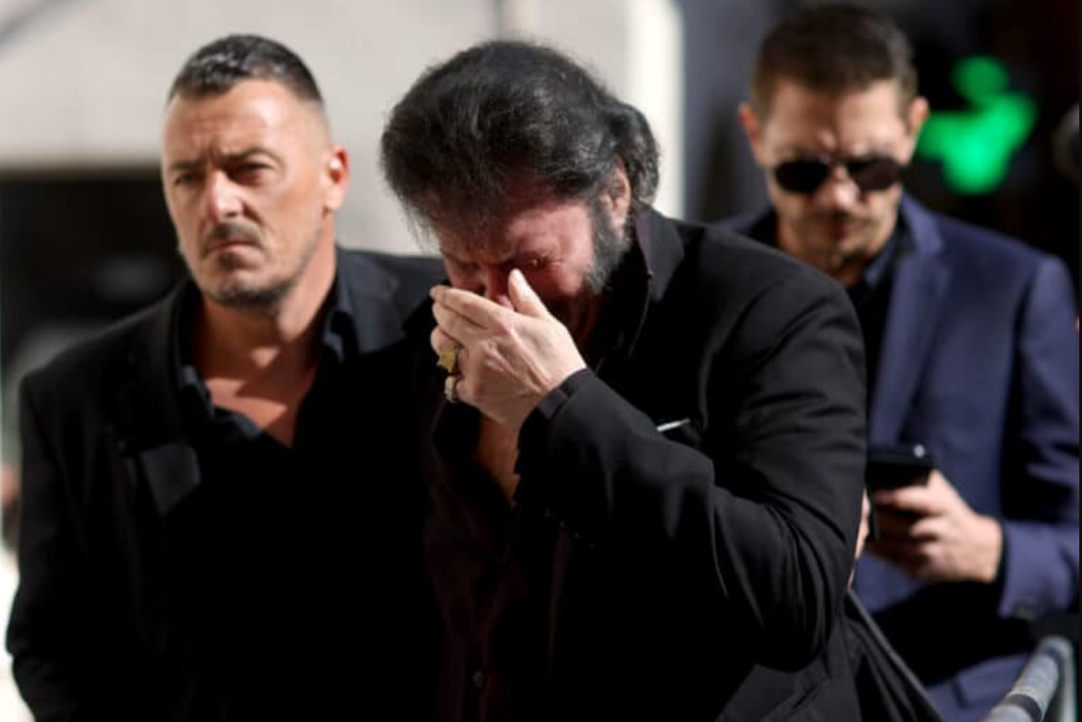 Obsèques de Loana : en larmes, son ami Eryl Prayer arrive le premier à la cathédrale pour lui rendre hommage 2 Obsèques de Loana : en larmes, son ami Eryl Prayer arrive le premier à la cathédrale pour lui rendre hommage Capture decran 2026 04 10 141323