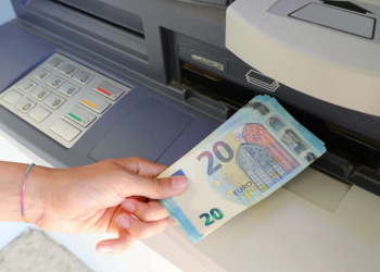 Ces 3 banques françaises mettent fin à leurs distributeurs de billets, voici par quoi les automates sont remplacés en 2026