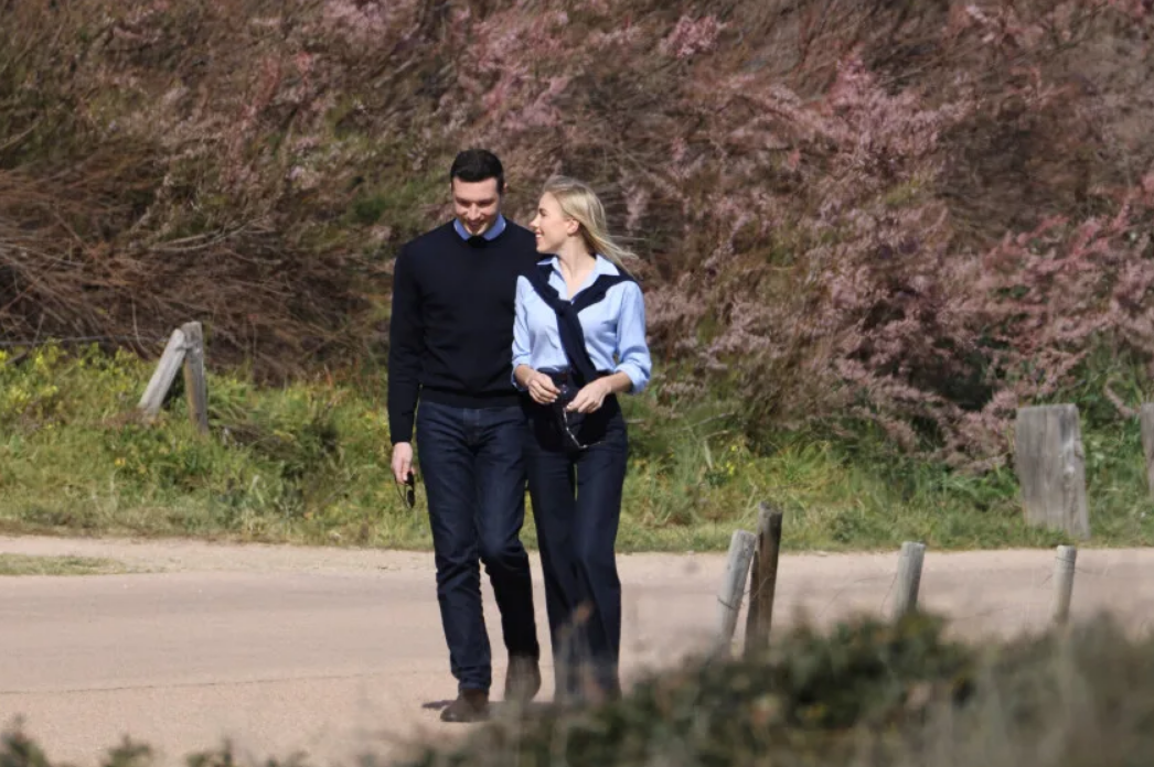 Maria Carolina de Bourbon-Siciles : ses parents “très préoccupés” par son idylle avec Jordan Bardella, ce qui les effraie 2 Maria Carolina de Bourbon-Siciles : ses parents “très préoccupés” par son idylle avec Jordan Bardella, ce qui les effraie Capture decran 2026 04 15 131704