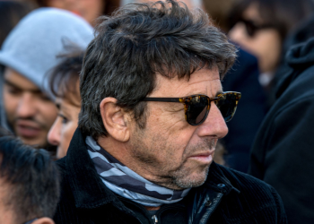 « Je lui annonce que c’est mon épouse et il lui propose un rapport… », Patrick Bruel : le mari d’une plaignante livre de nouveaux détails sordides