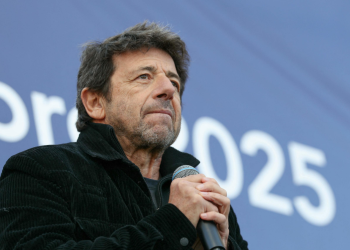« Je lui annonce que c’est mon épouse et il lui propose un rapport… », Patrick Bruel : le mari d’une plaignante livre de nouveaux détails sordides