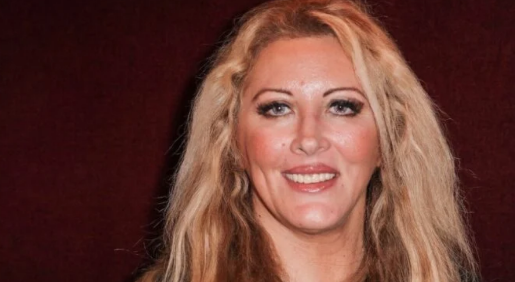 Loana : son appartement sale et jonché d’ordures ? Une vidéo après ses obsèques fait polémique