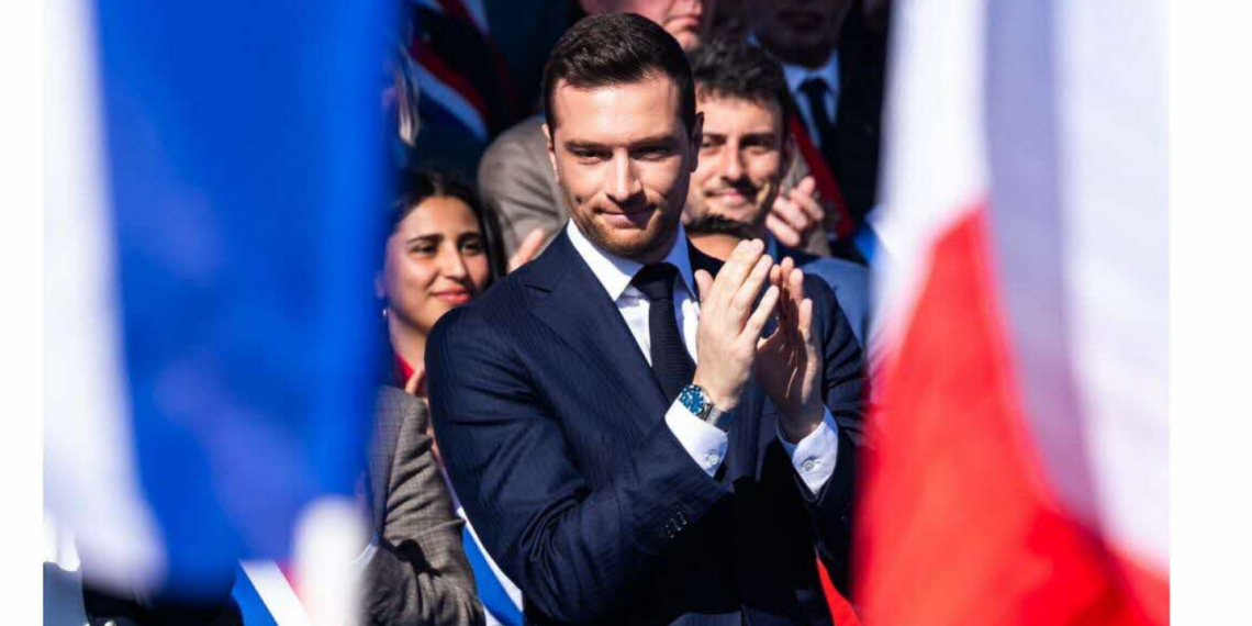 Jordan Bardella : le ton monte sur C à Vous avec ce célèbre chroniqueur, "Moi je fais, vous, vous commentez" 3 Jordan Bardella : le ton monte sur C à Vous avec ce célèbre chroniqueur, "Moi je fais, vous, vous commentez" Jordan Bardella : le ton monte sur C à Vous avec ce célèbre chroniqueur, « Moi je fais, vous, vous commentez »