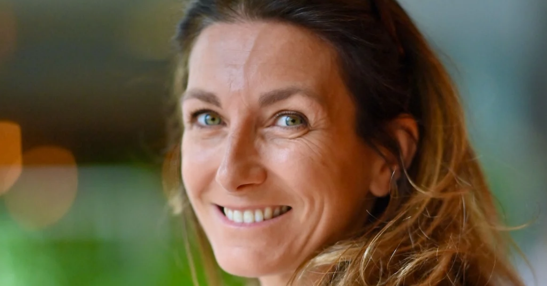 Anne-Claire Coudray : des problèmes de santé pour la journaliste ? Elle souhaite perdre « quelques kilos » mais cette raison l’en empêche