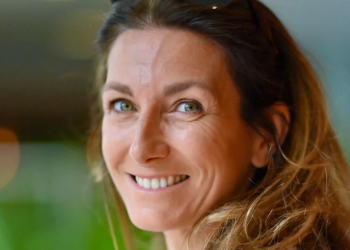 Anne-Claire Coudray : des problèmes de santé pour la journaliste ? Elle souhaite perdre « quelques kilos » mais cette raison l’en empêche